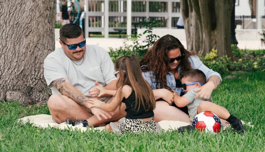 Kaitlyn Ward candid family portraits – Jeff Jansen Photography